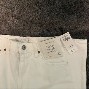 Abercrombie 90s Straight Ultra High Rise jeans, white, 24 R